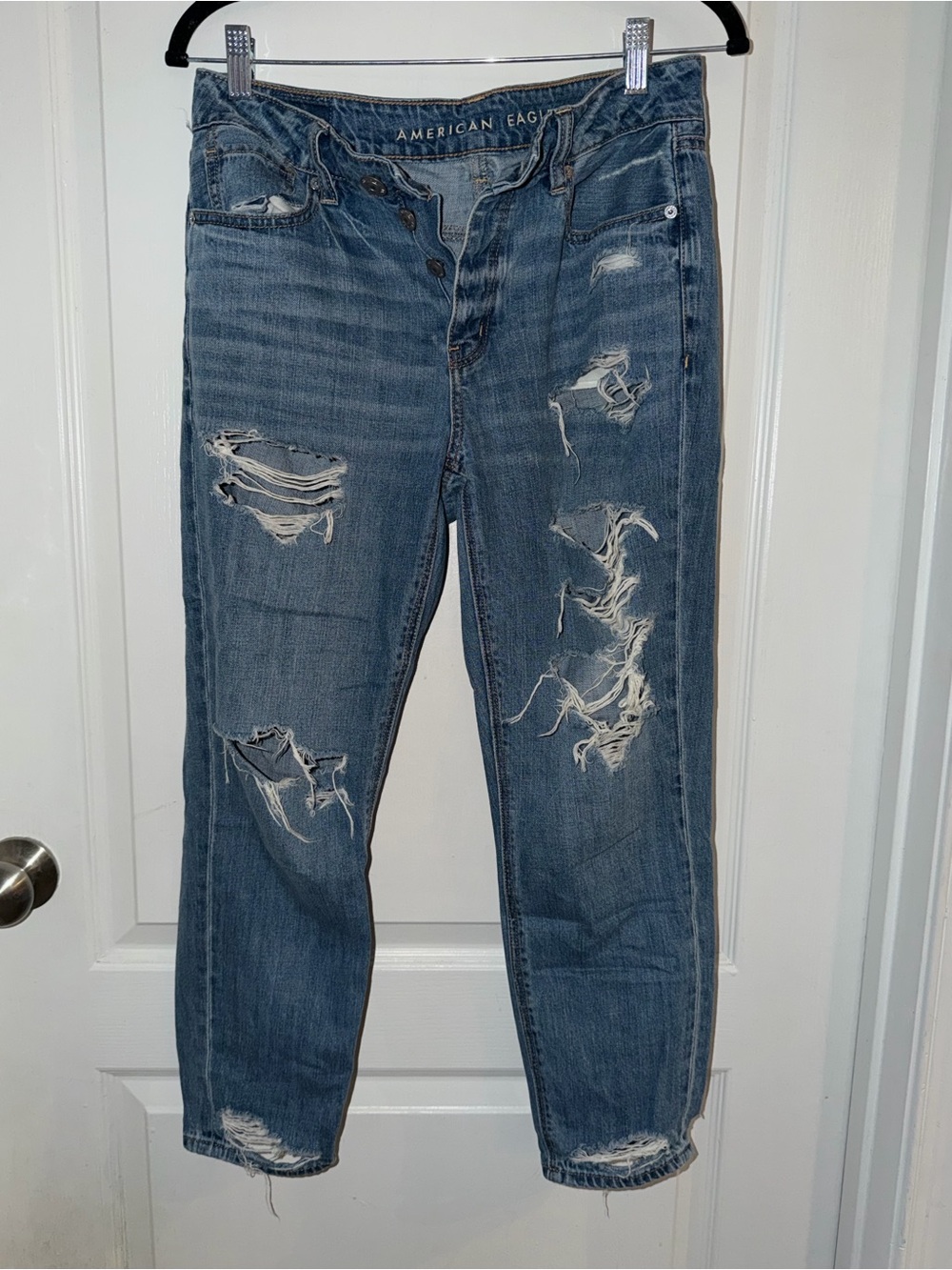 American Eagle destroyed Tomgirl jeans